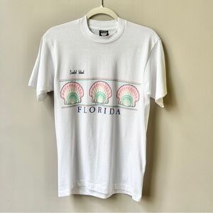 Vintage T-shirt Women's‎ Medium Sanibel Island Florida White Pink Pastels Shells